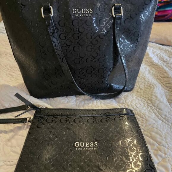 Guess monogram black bag with matching wristlet - Picture 2 of 8